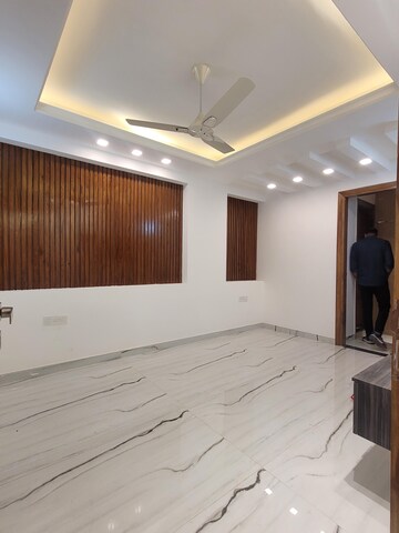 Room in 5 BHK Builder Floor at Palam Vihar – for Sale