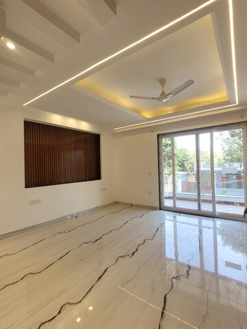 Room in 5 BHK Builder Floor at Palam Vihar – for Sale