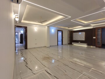 Parking in 5 BHK Builder Floor at Palam Vihar – for Sale