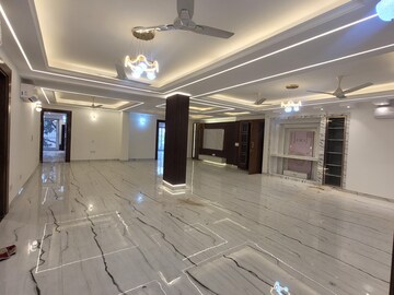 Parking in 5 BHK Builder Floor at Palam Vihar – for Sale