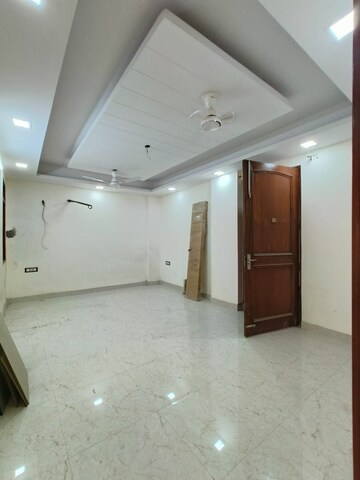 Room in 4 BHK Apartment at Sankey Road – for Rent