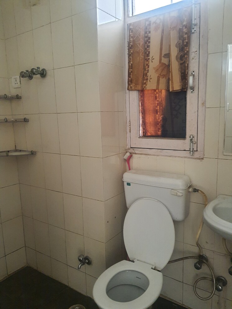 Bathroom, chotta shimla 1.5 Bedroom 645 Sq.Ft. Apartment In Chotta Shimla Shimla 7699643
