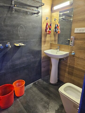 रेसिडेंशियल घर वर्ग फुट फॉर रेंट इन कौलागढ़ देहरादून  7699674