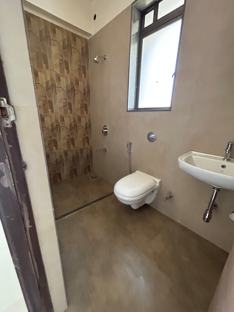 Bathroom, status-sankalp-heights 3 Bedroom 1025 Sq.Ft. Apartment In Malad West Mumbai 7699767