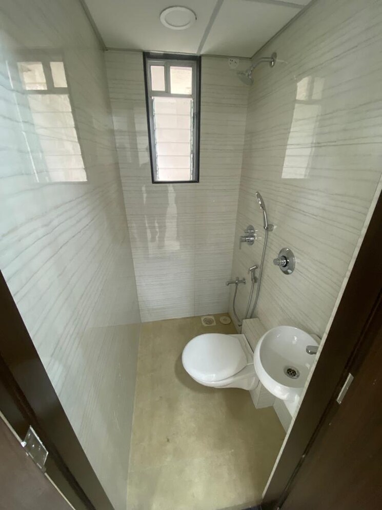 Bathroom, hubtown-harmony 1 Bedroom 590 Sq.Ft. Apartment In Matunga Mumbai 7699916