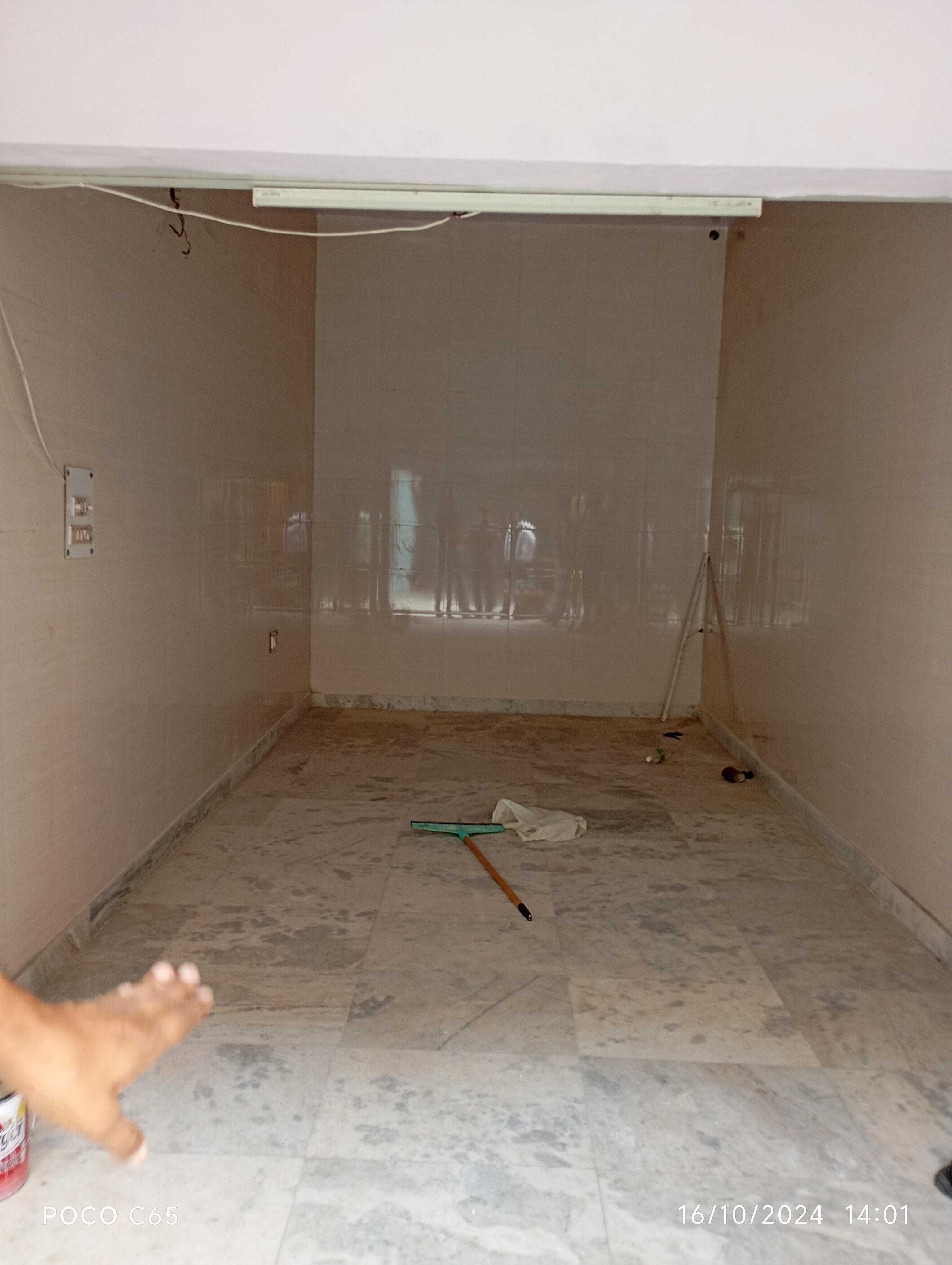 Rental Commercial Shop 200 Sq.Ft. in Pitampura Delhi 7700364