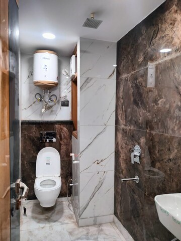 Furnished Amenities in 3 BHK Builder Floor at Govindpuri – for Sale