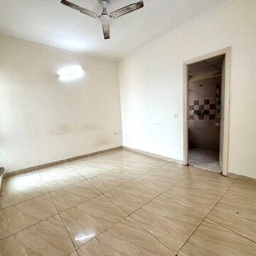Room in 2 BHK Apartment at Gaur City 2 - 14th Avenue, Sector 16c Greater Noida – for Sale