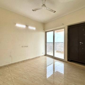 Room in 2 BHK Apartment at Gaur City 2 - 14th Avenue, Sector 16c Greater Noida – for Sale