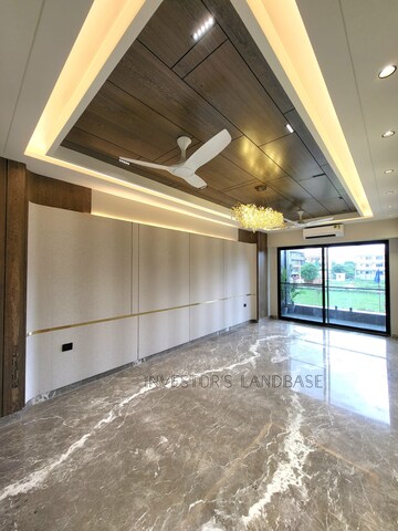 Living Room in 4 BHK Builder Floor at Unitech South City II, Sector 50 – for Sale