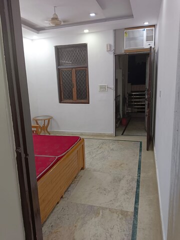 Room in 1 BHK Builder Floor at Lajpat Nagar – for Rent