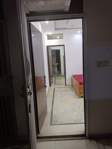 Room in 1 BHK Builder Floor at Lajpat Nagar – for Rent