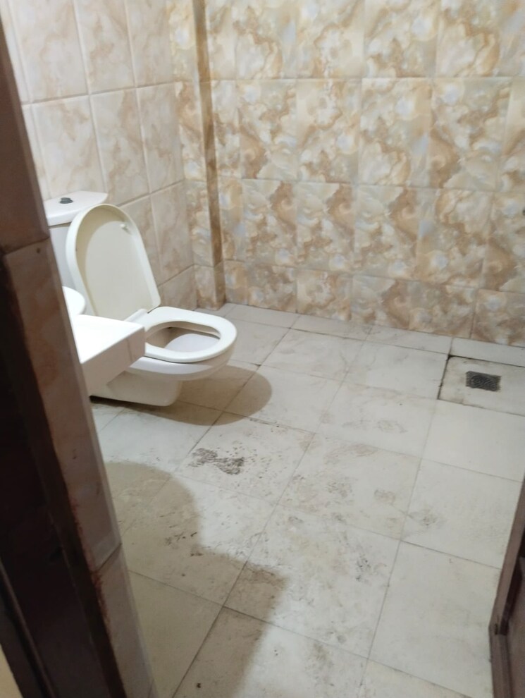 Bathroom, lajpat nagar ii 2 Bedroom 900 Sq.Ft. Builder Floor In Lajpat Nagar ii Delhi 7701282