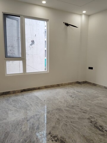 Room in 2.5 BHK Apartment at M3M Marina, Sector 68 – for Sale