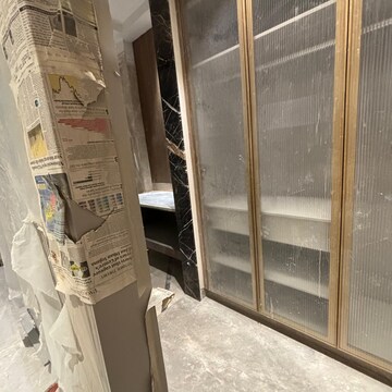 Balcony in 4 BHK Builder Floor at Defence Colony – for Sale