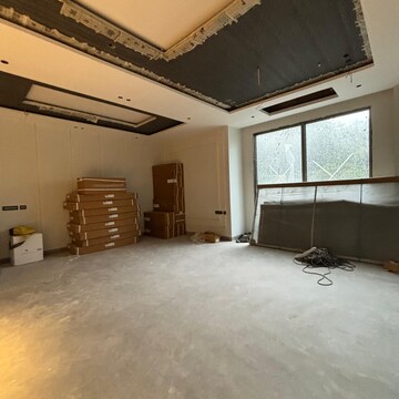 Room in 4 BHK Builder Floor at Defence Colony – for Sale