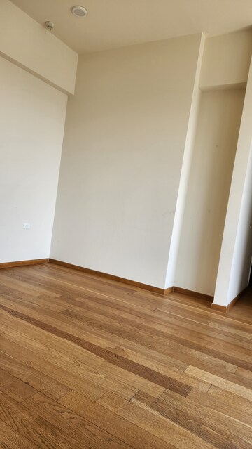 Room in 4 BHK Apartment at Emaar The Palm Drive-The Premier Terraces, Sector 66 – for Sale