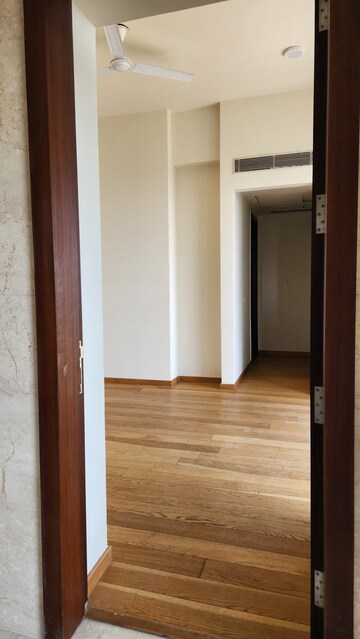 Room in 4 BHK Apartment at Emaar The Palm Drive-The Premier Terraces, Sector 66 – for Sale