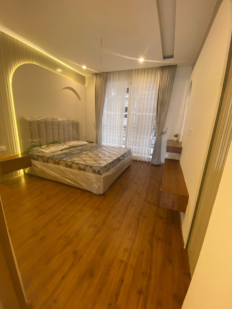 Room, sector 117 4 Bedroom 233 Sq.Yd. Apartment In Sector 117 Mohali 7701363