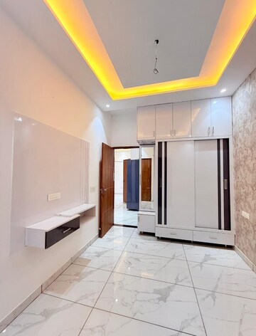 Room in 4 BHK Villa at Sector 123 – for Sale