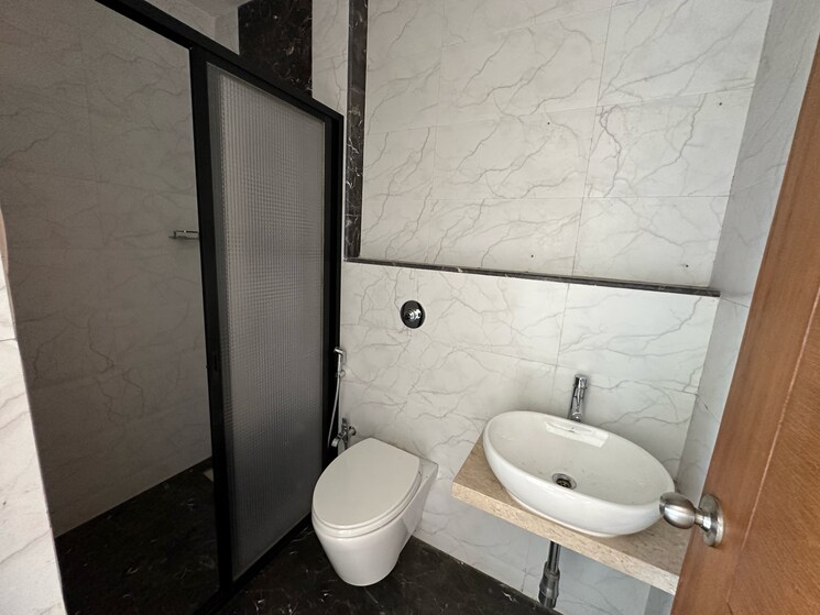 Bathroom, ekta-invictus 4 Bedroom 1900 Sq.Ft. Apartment In Hindu Colony Mumbai 7701714