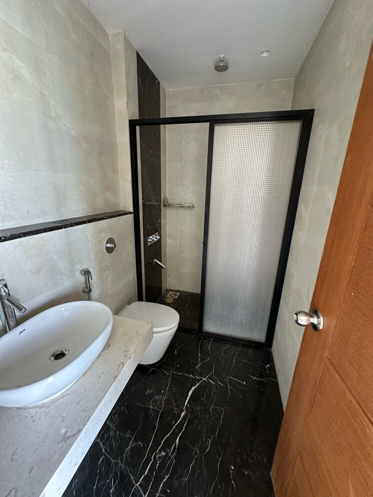 Bathroom, ekta-invictus 4 Bedroom 1900 Sq.Ft. Apartment In Hindu Colony Mumbai 7701714