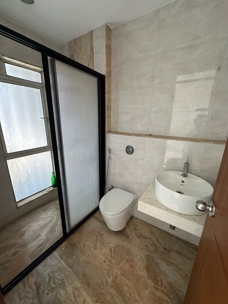 Bathroom, ekta-invictus 4 Bedroom 1900 Sq.Ft. Apartment In Hindu Colony Mumbai 7701714