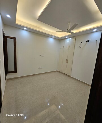 Furnished Amenities in 4 BHK Builder Floor at Sector 19 – for Sale