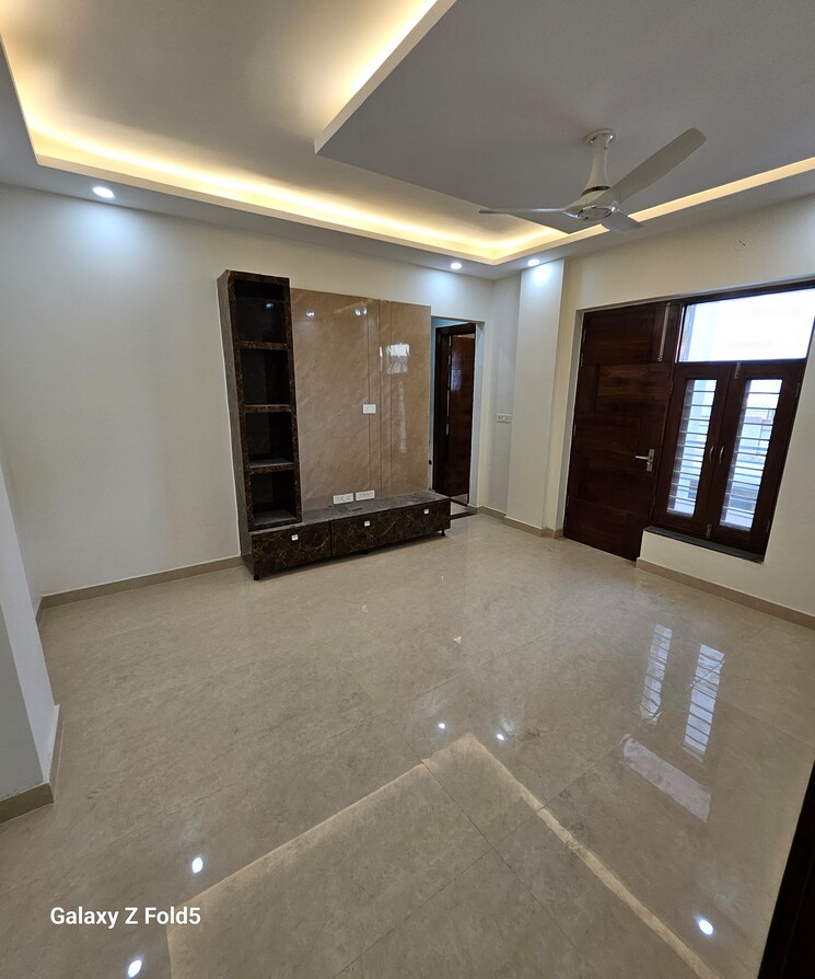 undefined, sector 19 4 Bedroom 350 Sq.Yd. Builder Floor In Sector 19 Faridabad 7702205