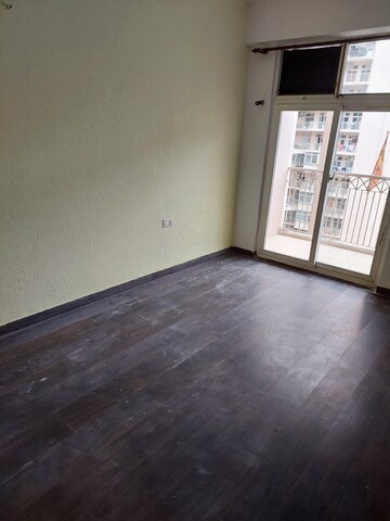 Room in 3 BHK Apartment at Arihant Arden, Sector 1 Greater Noida – for Sale