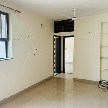 Room in 2 BHK Apartment at Unitech Uniworld Resorts-The Residences, Islampur – for Sale