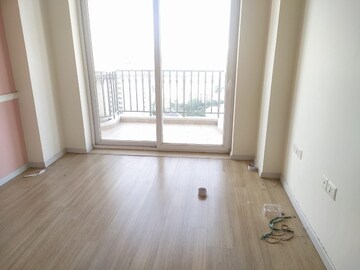 Room in 3 BHK Apartment at DLF The Skycourt, Sector 86 – for Sale