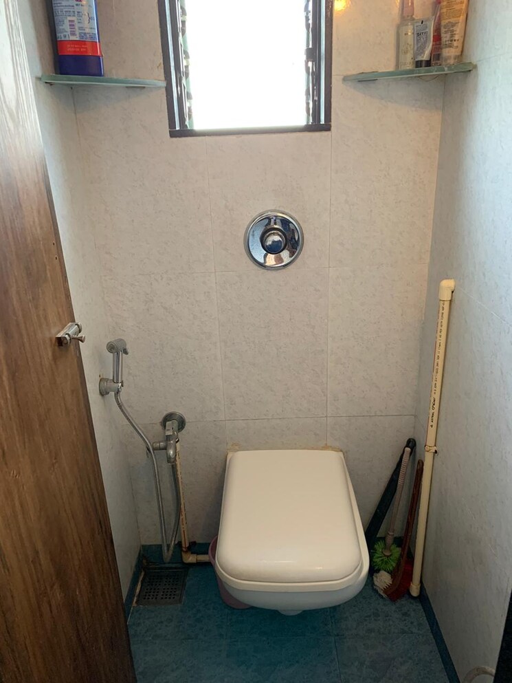Bathroom, yash-amogh 1 Bedroom 400 Sq.Ft. Apartment In Lalbaug Mumbai 7702872