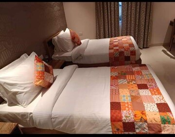 Bedroom in 6+ BHK Independent House at Shalimar Bagh – for Sale
