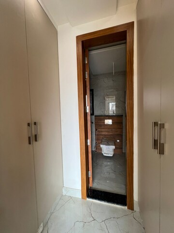 Furnished Amenities in 4 BHK Builder Floor at Spire Wood, Sector 46 – for Sale