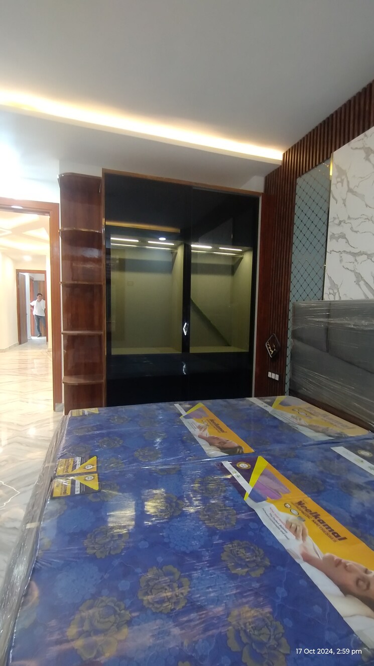 Room, dwarka 3 Bedroom 100 Sq.Yd. Builder Floor In Dwarka Delhi 7703765