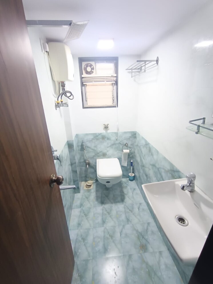 Bathroom, juhu-sun-n-sea-chs 1 Bedroom 650 Sq.Ft. Apartment In Santacruz West Mumbai 7703802