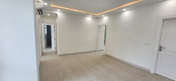 Room in 4 BHK Apartment at Orris Aster Court Premier, Sector 85 – for Sale