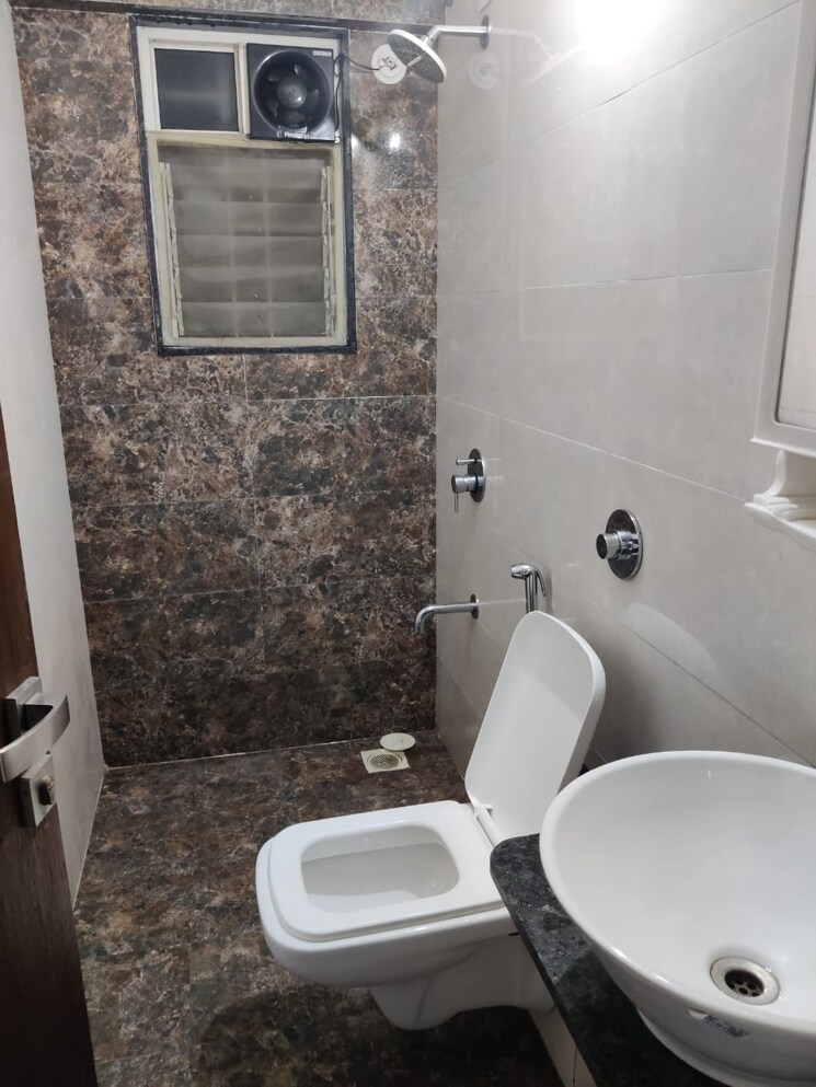 Bathroom, mantra-99-riverfront 3 Bedroom 939 Sq.Ft. Apartment In Baner Pune 7704036