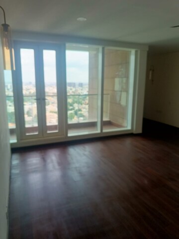 Room in 5 BHK Apartment at RMZ Latitude, Hebbal – for Rent