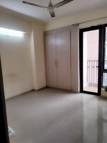 Room in 2 BHK Apartment at Logix Blossom County, Sector 137 – for Rent
