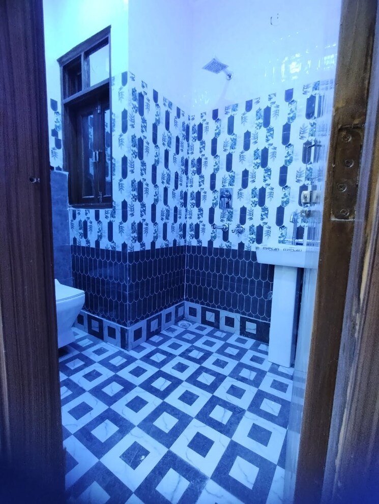 Bathroom, dwarka mor 2 Bedroom 600 Sq.Ft. Builder Floor In Dwarka Mor Delhi 7704590