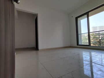 Room in 2 BHK Apartment at Runwal Eirene, Balkum Pada – for Rent