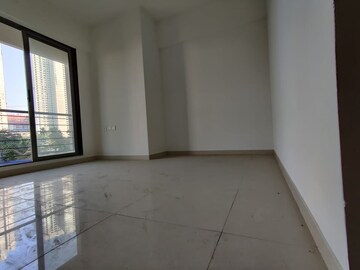 Room in 2 BHK Apartment at Runwal Eirene, Balkum Pada – for Rent