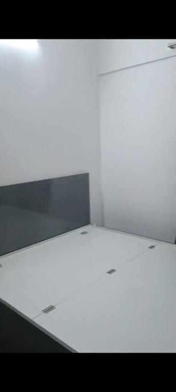 रेसिडेन्शियल फ्लॅट वर्ग फुट फॉर रेंट इन दहिसर ईस्ट मुंबई  7704760