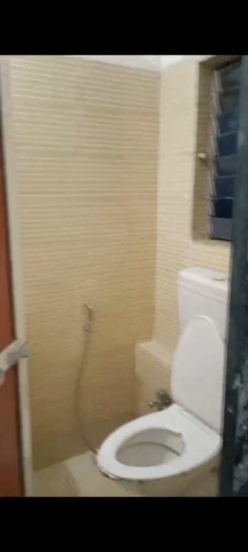 रेसिडेन्शियल फ्लॅट वर्ग फुट फॉर रेंट इन दहिसर ईस्ट मुंबई  7704760