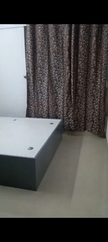 रेसिडेन्शियल फ्लॅट वर्ग फुट फॉर रेंट इन दहिसर ईस्ट मुंबई  7704760