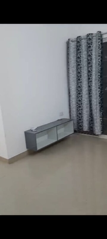 रेसिडेन्शियल फ्लॅट वर्ग फुट फॉर रेंट इन दहिसर ईस्ट मुंबई  7704760