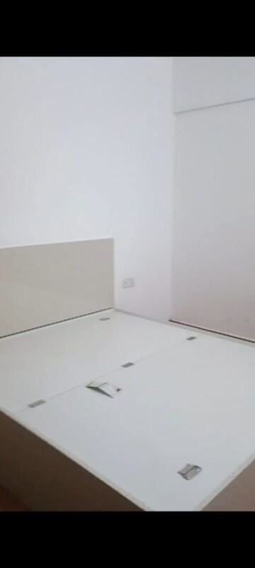 रेसिडेन्शियल फ्लॅट वर्ग फुट फॉर रेंट इन दहिसर ईस्ट मुंबई  7704760