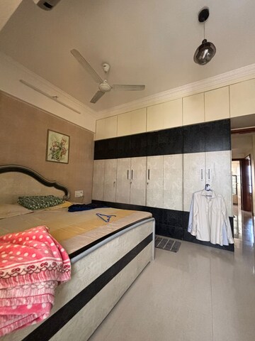 Bedroom in 2 BHK Apartment at Seawoods – for Rent